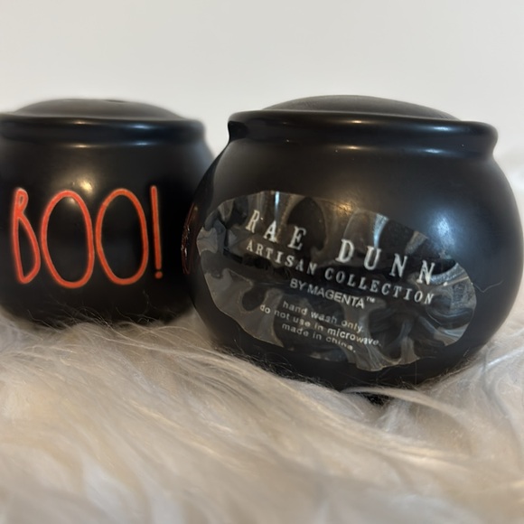 Rae Dunn Halloween Salt and Pepper Shakers “EEK” & “BOO” cauldrons 🖤 - Picture 3 of 7